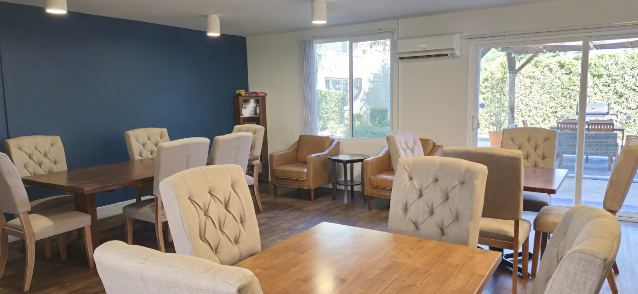 Resident lounge area at La Villa Lake Apartments